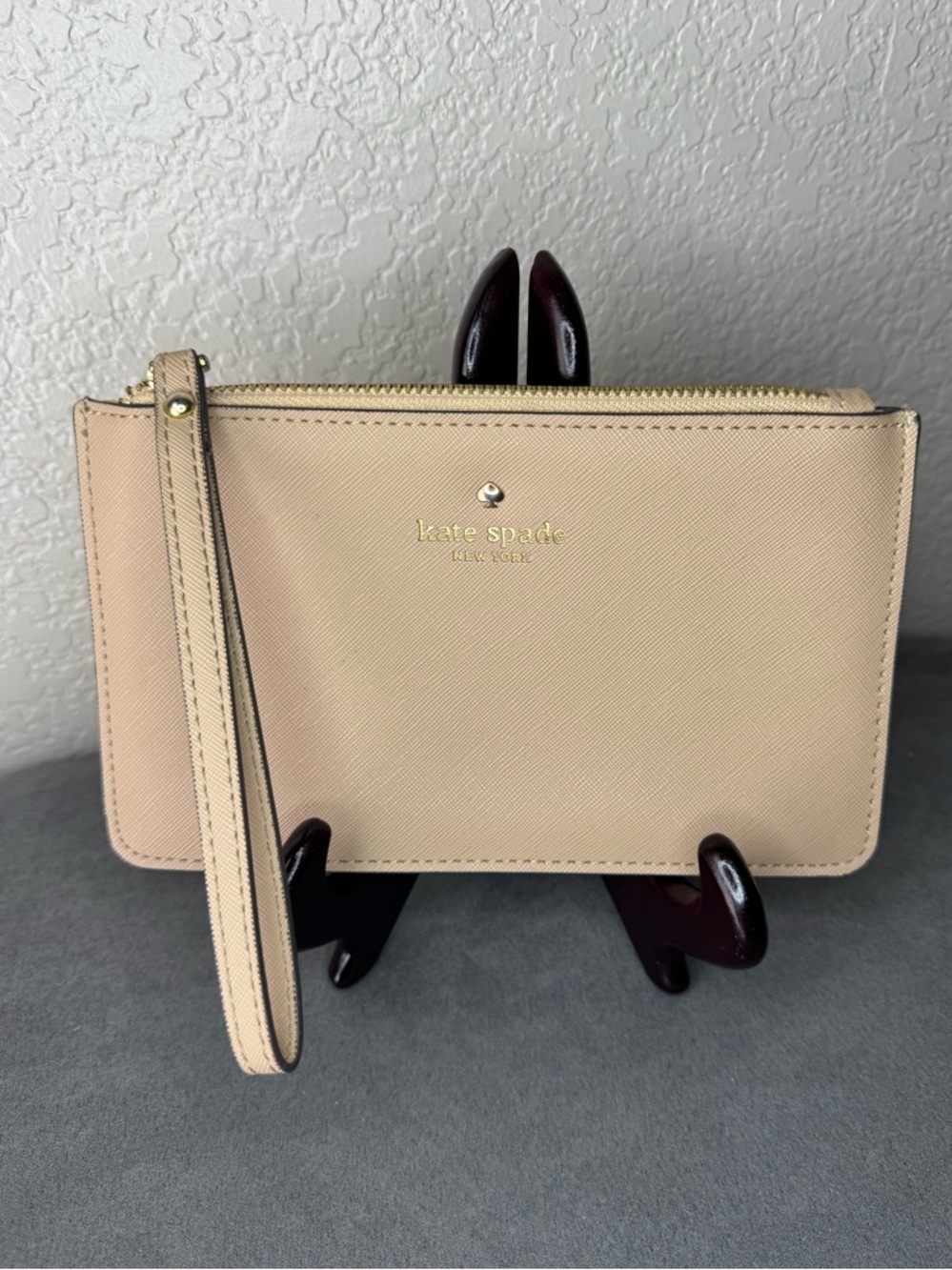 Kate Spade New York Beige Saffiano Leather Wristlet Clutch Wallet Gold Zip